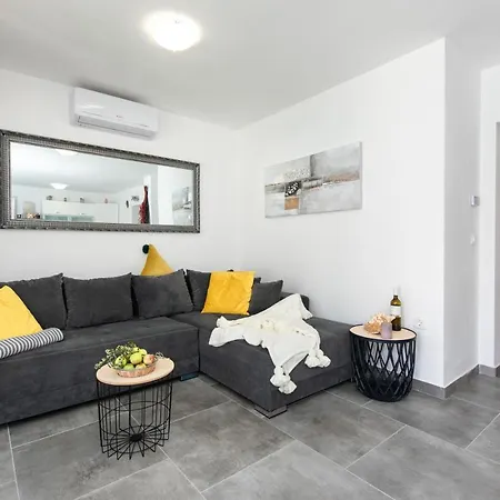 Patrick With Private Pool Daire Čižići