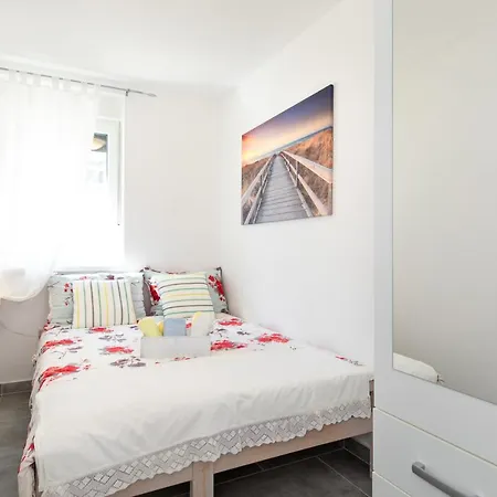 Apartamento Patrick With Private Pool