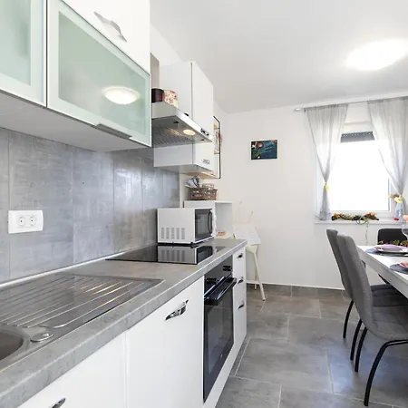 Patrick With Private Pool Apartamento *