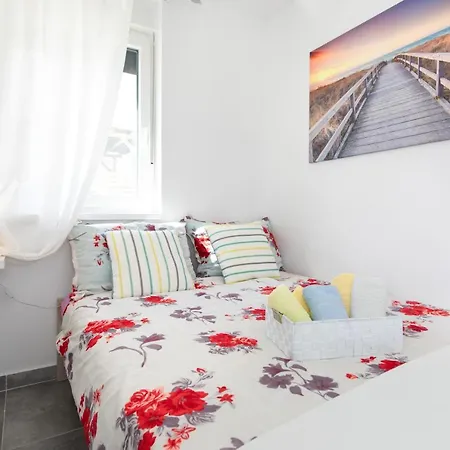 Patrick With Private Pool Daire Čižići