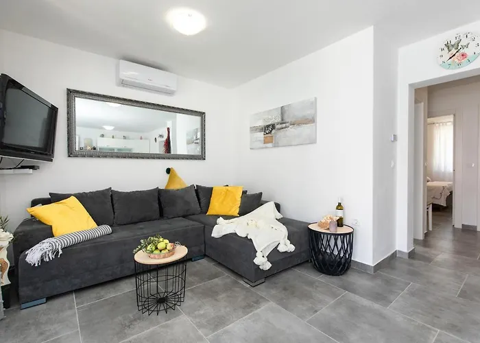 Patrick With Private Pool Apartman Cizici