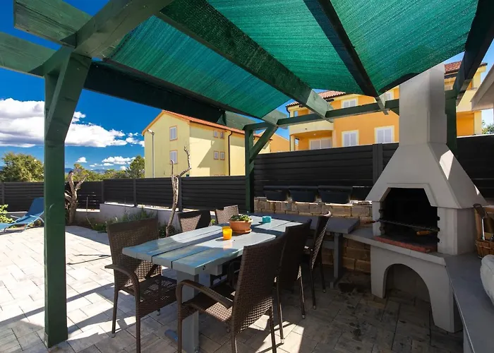 Patrick With Private Pool Cizici