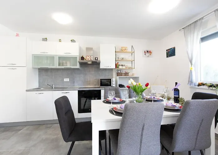 Patrick With Private Pool Cizici