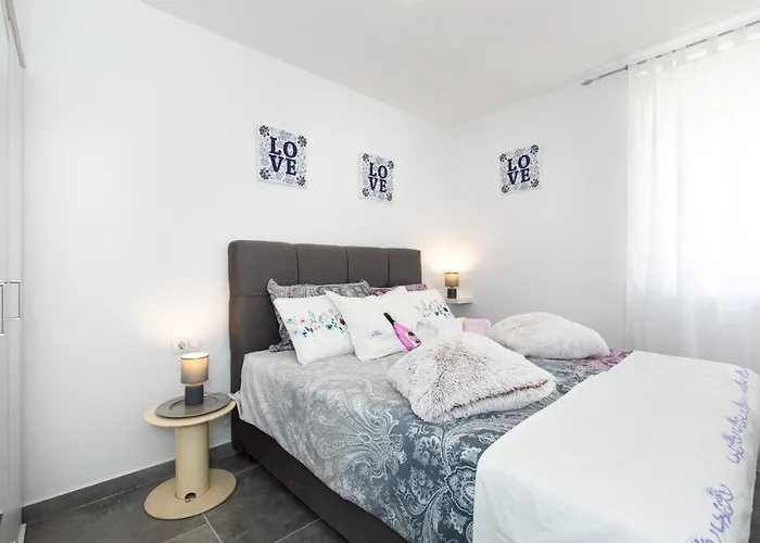 Apartman Patrick With Private Pool Cizici