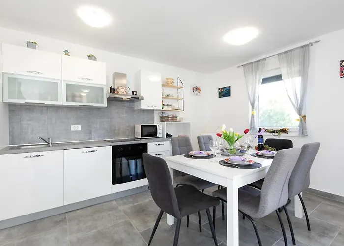 Patrick With Private Pool Apartman Cizici