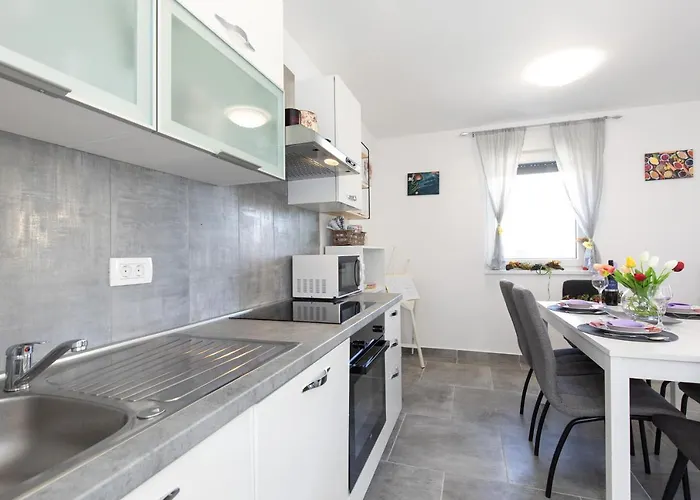 Patrick With Private Pool Apartman *