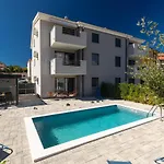 Apartment Patrick With Private Pool *